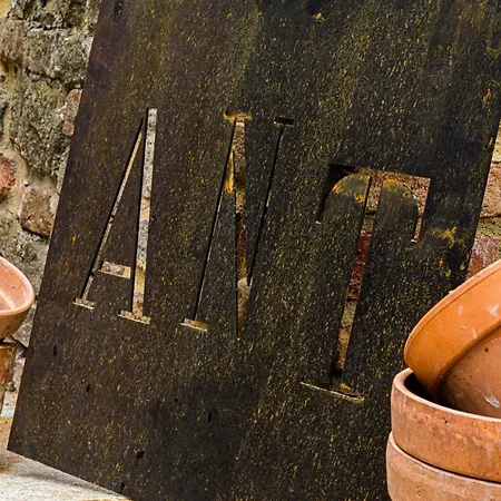 Ant Restaurant & * Novello