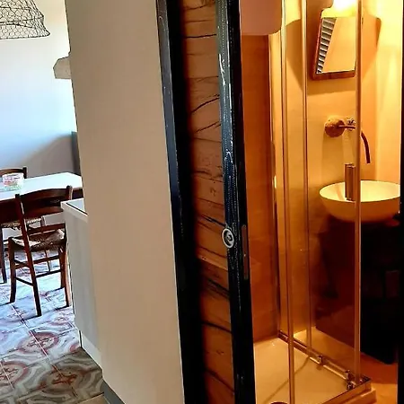 Lägenhet Ant Restaurant & *